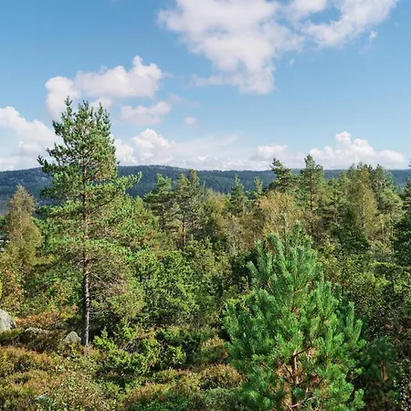 3 Bedroom Cozy In Semesterbostad