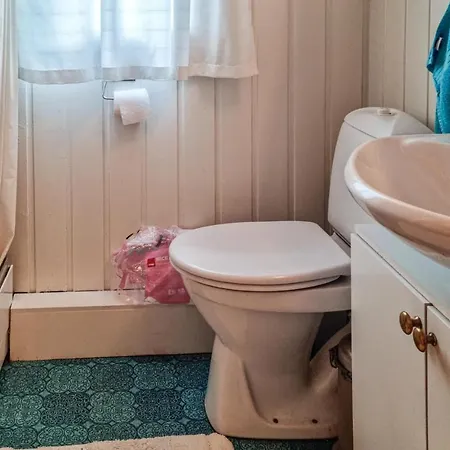 3 Bedroom Cozy In بيت للعطل Fossdal